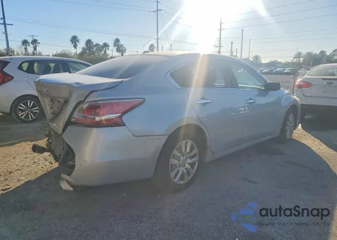 2015 Nissan Altima 2.5 z USA, uszkodzony, nr VIN 1N4AL3AP2FN889989